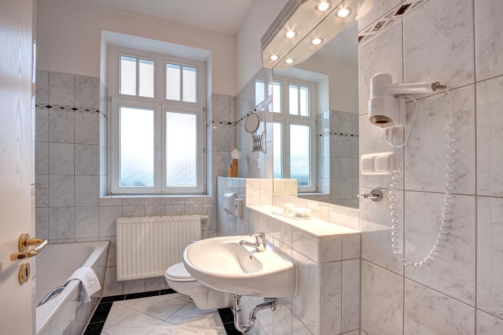 Haus Seeblick Hotel Garni & Ferienwohnungen Zinnowitz Luaran gambar