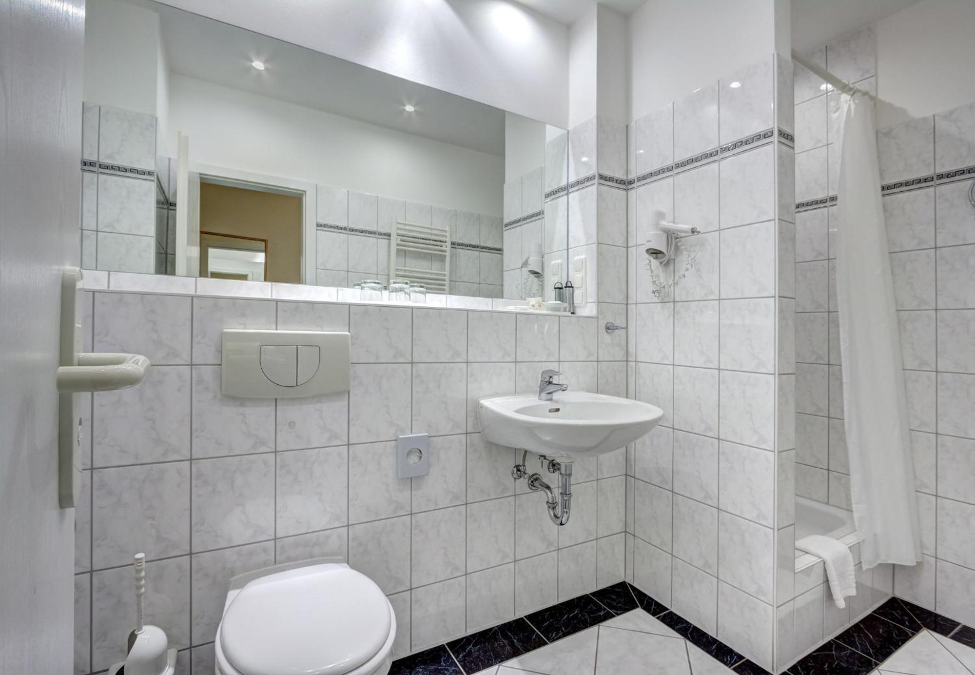 Haus Seeblick Hotel Garni & Ferienwohnungen Zinnowitz Bilik gambar